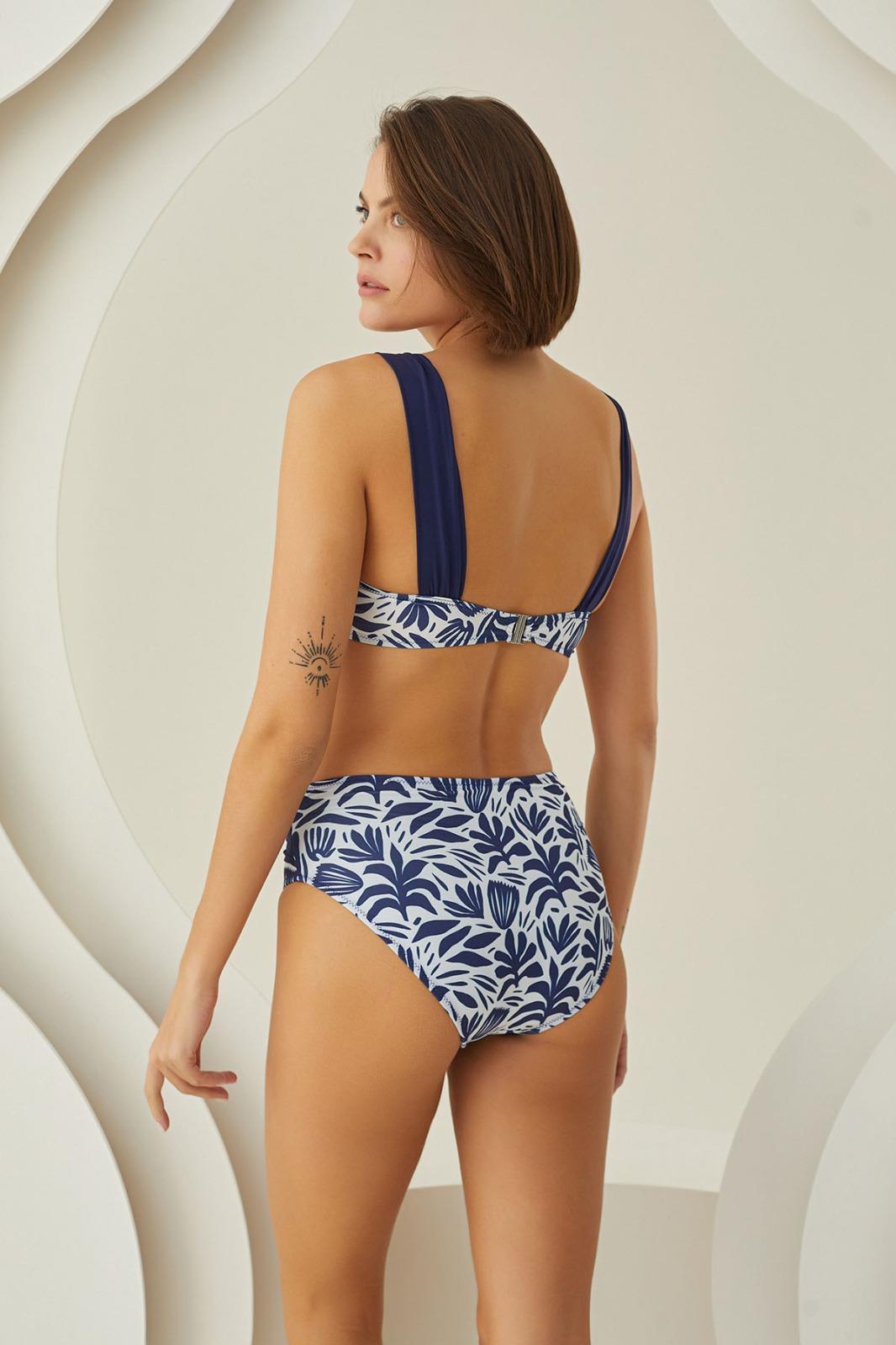 Aria`s Closet Özel Tasarım Yaprak Desenli Kaplı Bikini Takımı Aria`s Closet Özel Tasarım Yaprak Desenli Kaplı Bikini Takımı
