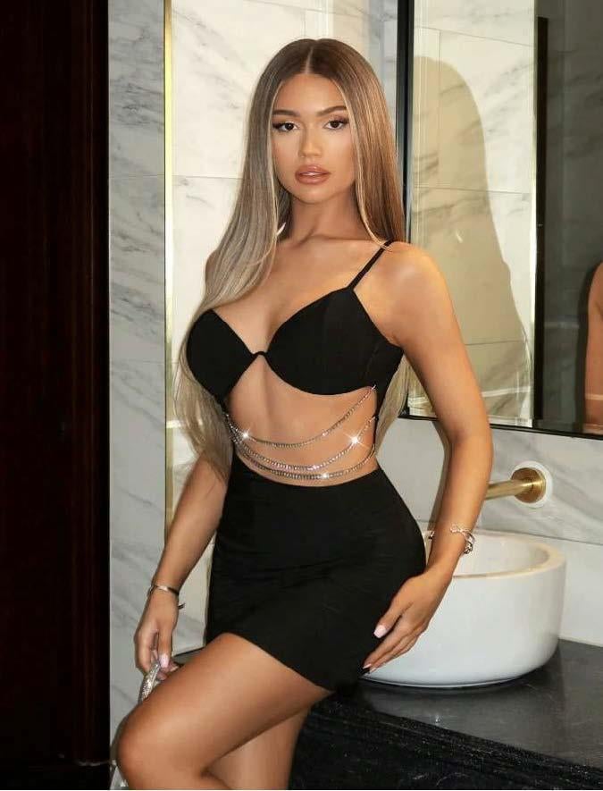 Aria`s Closet Zincir Detaylı Göğüs Dekolteli Siyah Mini Club Elbisesi Aria`s Closet Zincir Detaylı Göğüs Dekolteli Siyah Mini Club Elbisesi